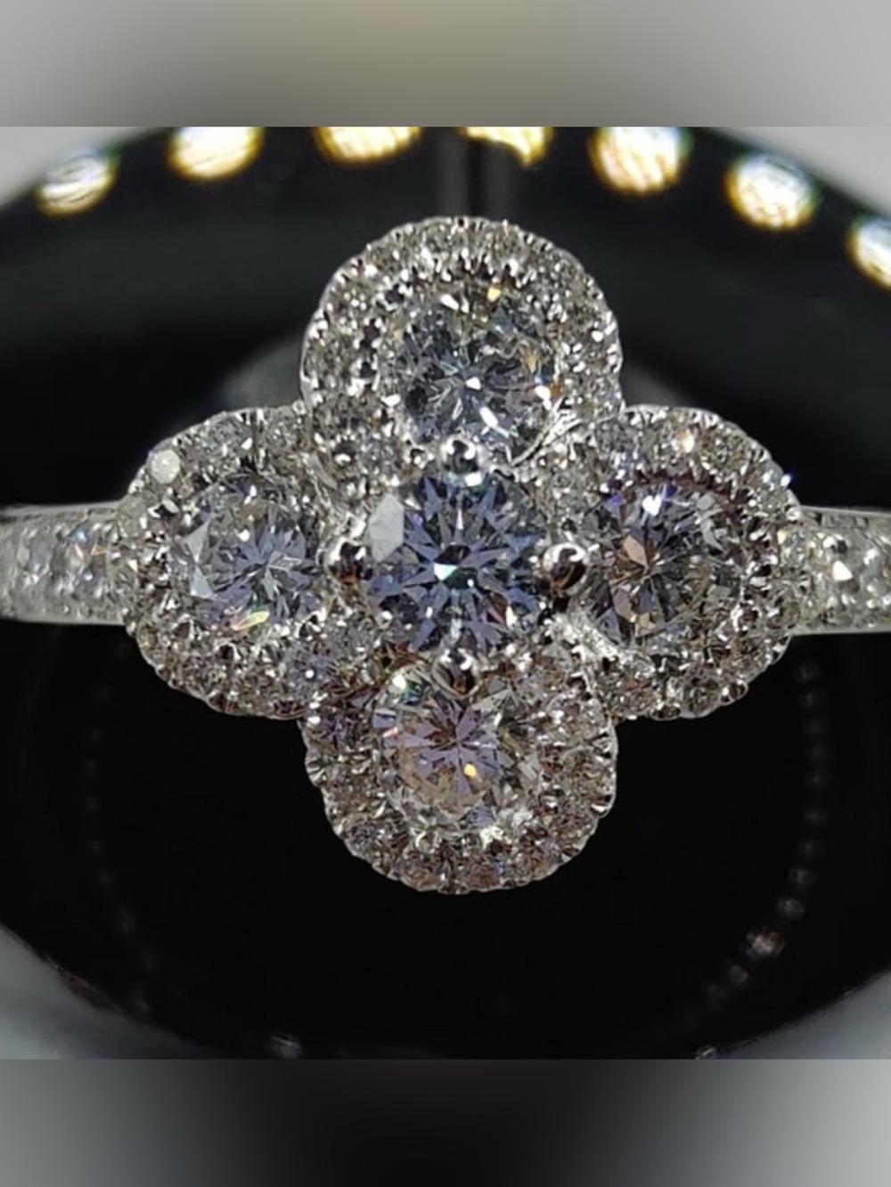 NWT Silver Cluster Moissanite Flower/Clover Ring in size 7